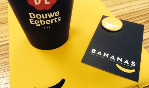 Bananas drinks Douwe Egberts